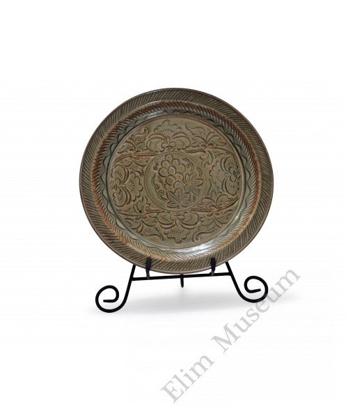 1372 A Song Yaozhou-Ware carved vine-fruit plate